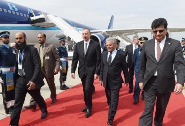 Ильхам Алиев прибыл с визитом в Пакистан - ФОТО