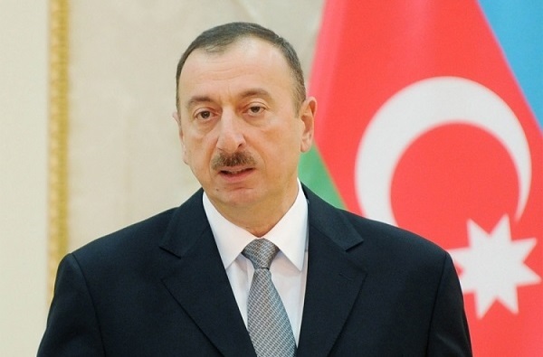 Ильхам Алиев поздравил с юбилеем и наградил Мурада Кажлаева