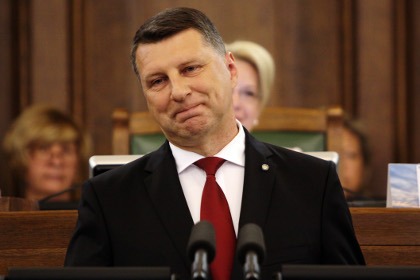 Националисты запретили президенту Латвии говорить по-русски