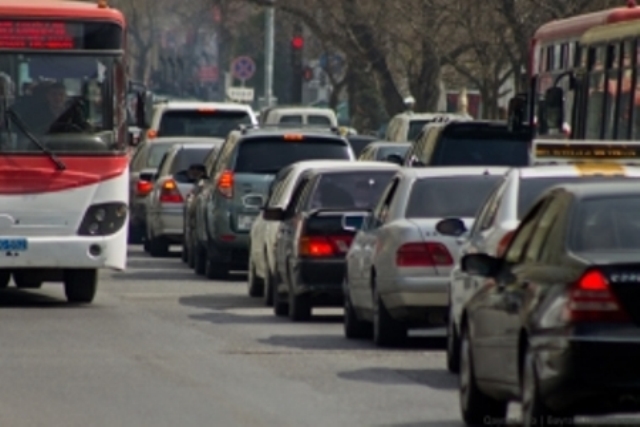 Время допуска в Баку автомобилей с районной регистрацией изменяется