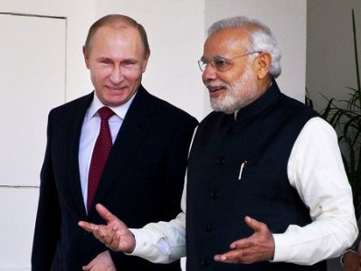Путин пообещал премьеру Индии начать заниматься йогой 