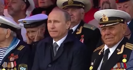 На глазах у Путина не смогли запустить ракету на параде российского ВМФ - ВИДЕО