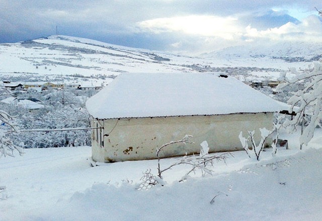 В Лерике под снежным завалом погибли четыре члена одной семьи