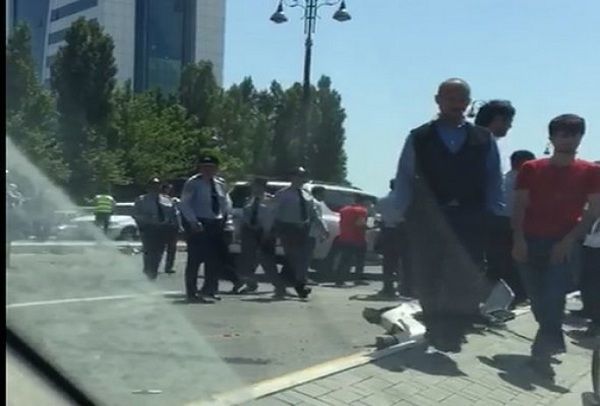 В Баку насмерть сбит пешеход
