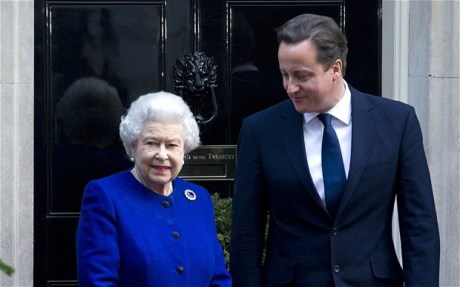 Кэмерон просит королеву распустить парламент 