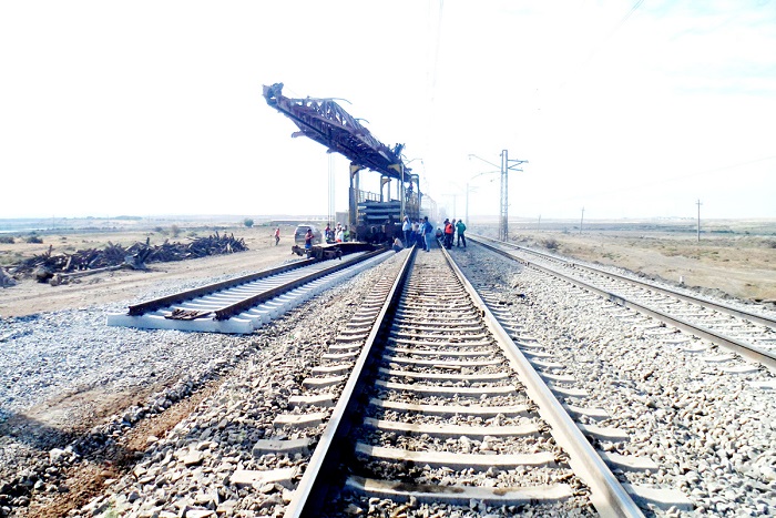 Участок железной дороги Решт-Астара построят до 2019 года  