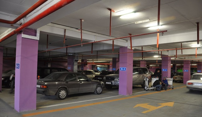 В Баку будут приватизированы крупнейшие парковки