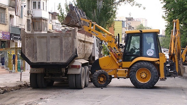 В Баку закрыты две улицы - ФОТО