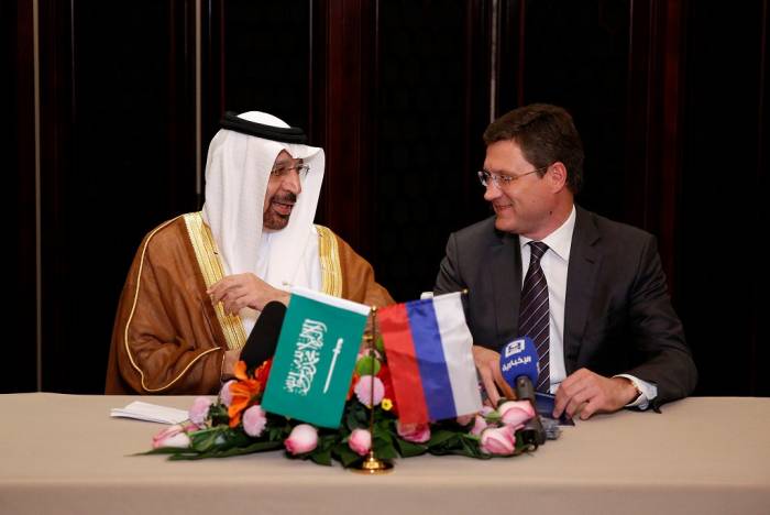 РФ и Саудовская Аравия "за" продление соглашения о сокращении добычи нефти