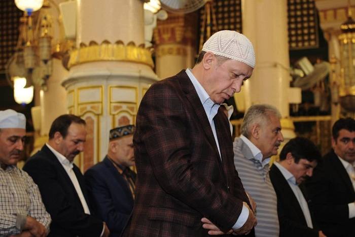 Эрдоган объяснил свой обморок в мечети
