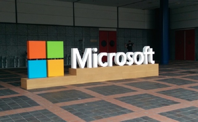 Microsoft будет сообщать пользователям о шпионаже со стороны властей