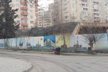 В Баку обрушилась часть торгового центра