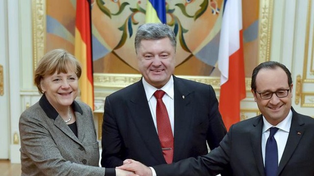 Олланд и Меркель обсудили с Порошенко реализацию минских соглашений