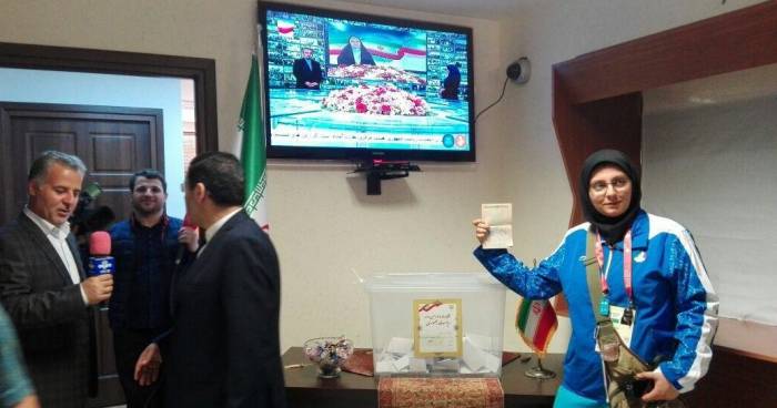 Иранские граждане голосуют в Азербайджане