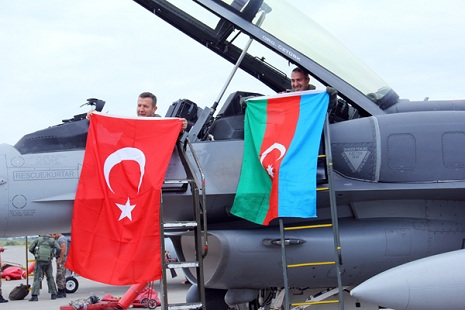 Турецкие боевые самолеты прибыли в Азербайджан - ФОТО