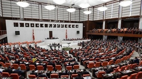 В парламенте Турции началось голосование за кандидатов на пост спикера