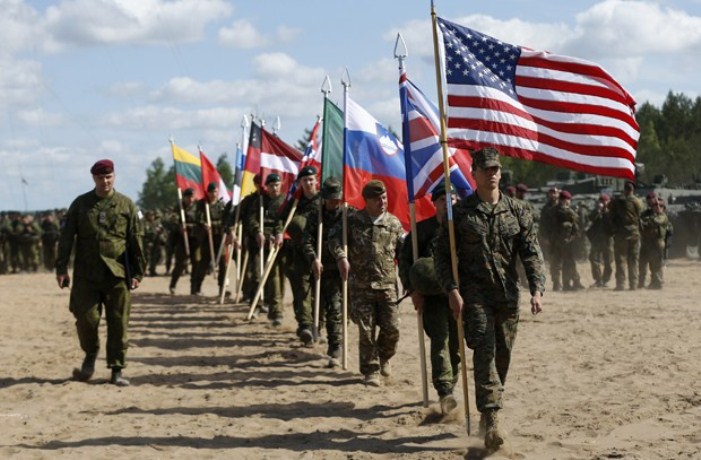 В Латвии во время учений пострадали трое американских военных