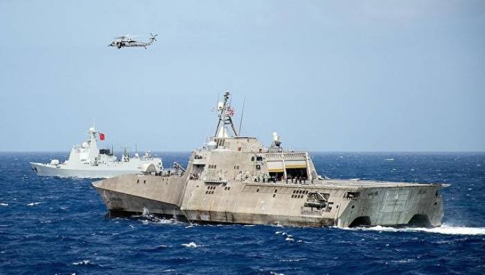 Крейсер ВМС США столкнулся с южкорейским рыболовецким судном