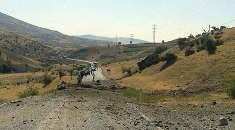 В Турции автобус подорвался на мине
