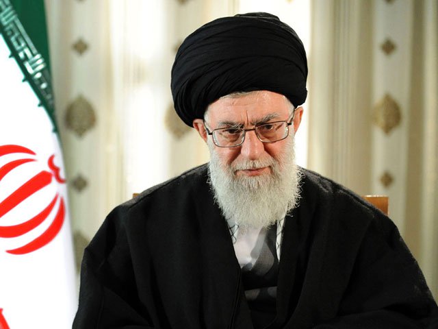 Хаменеи призвал исламские страны помочь палестинцам