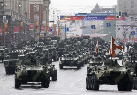 Новый российский танк вышел из строя на репетиции парада Победы - ВИДЕО