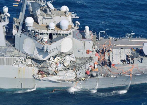 Командование эсминца ВМС США отстранено от службы