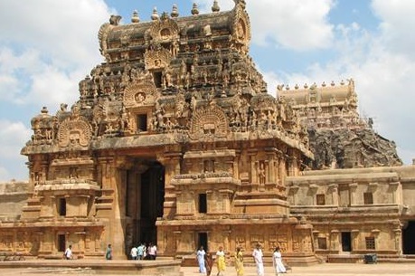 В Индии у ворот храма насмерть затоптали десять паломников