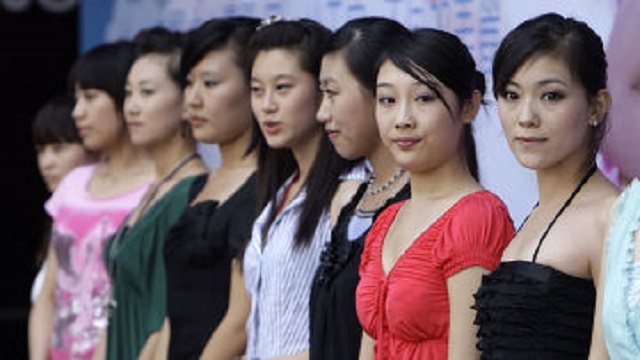 В Китае беднякам предложили делиться женами