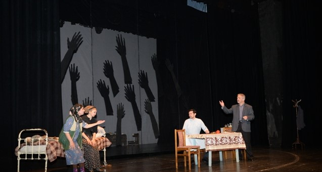 Состоялся показ спектакля "Арзу и Мурад", посвященного Ходжалинской трагедии