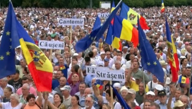 В Молдавии протестующие пикетируют резиденцию президента
