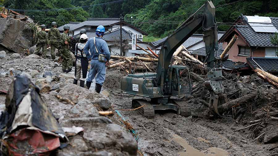 В Японии число жертв наводнений возросло до 18