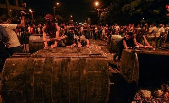 Митингующие в Ереване требуют отставки Саргсяна