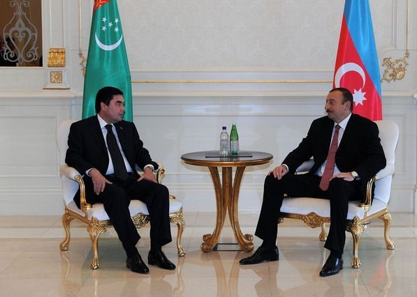 Президент Туркменистана начинает официальный визит в Баку