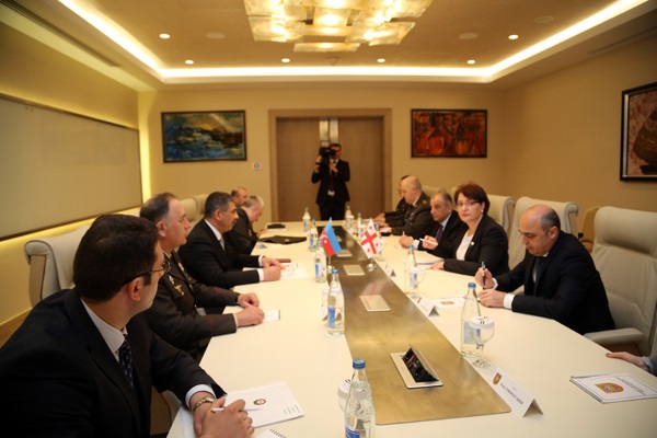 Министры обороны Азербайджана и Грузии обсудили ситуацию в регионе
