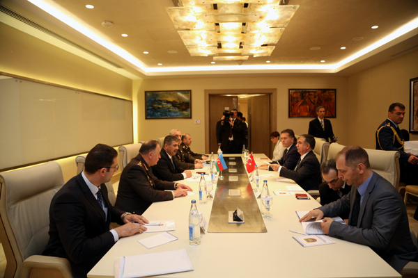 Министры обороны Азербайджана и Турции обсудили региональные вопросы