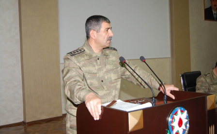 Закир Гасанов поздравил призывников и военнослужащих, уходящих в запас
