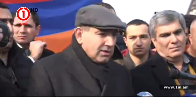 Армяне стучатся в дверь посла Беларуси - ВИДЕО
