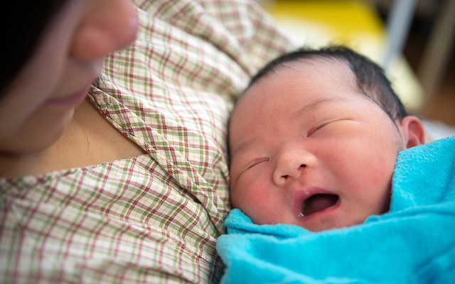 Китаянка родила сына из замороженного 16 лет назад эмбриона