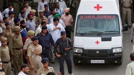 В Индии загорелся автобус, 28 человек погибли