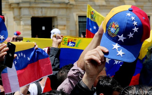 Венесуэлу охватила массовая забастовка