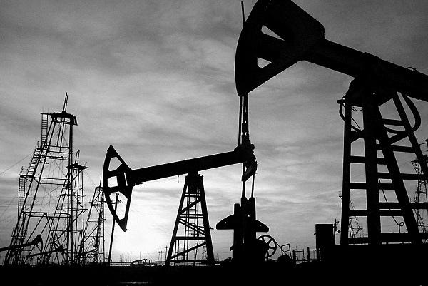 Падение цен на нефть приведет к массовым увольнениям в США