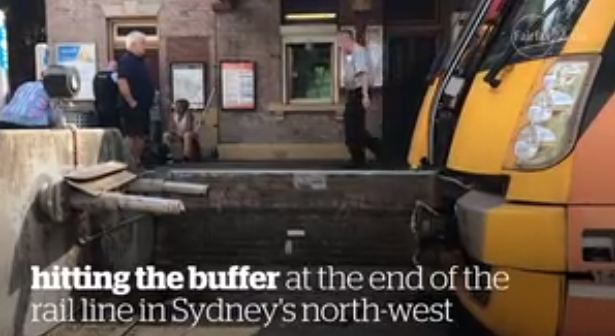 В Сиднее поезд врезался в ограждение - СМИ