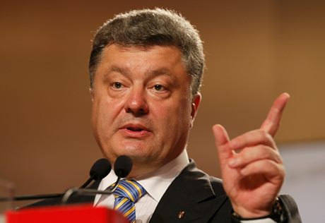 Порошенко заявил, что смотрит на украинскую историю «не через московские очки»
