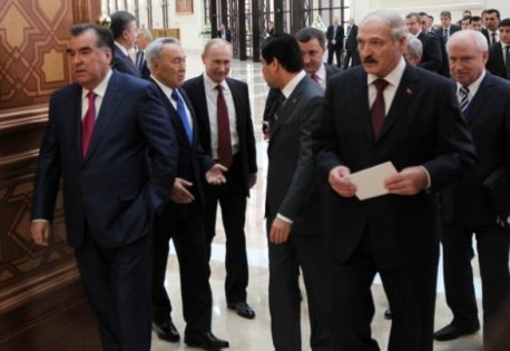 Президенты спорят на саммите СНГ