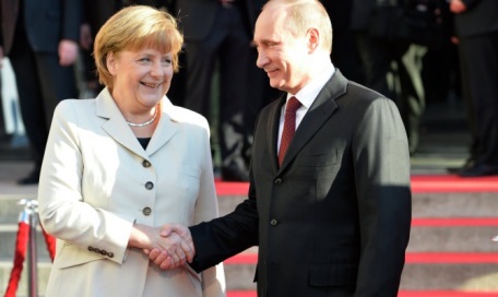 Путин и Меркель намерены содействовать урегулированию на Украине