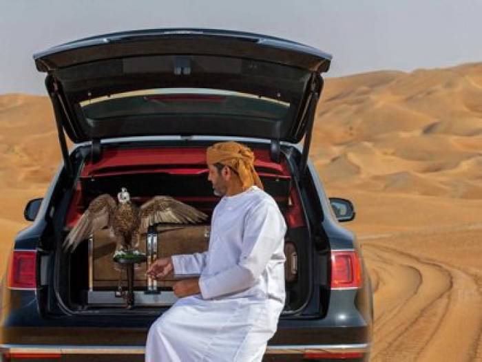 Bentley добавила в салон Bentayga насест для птиц