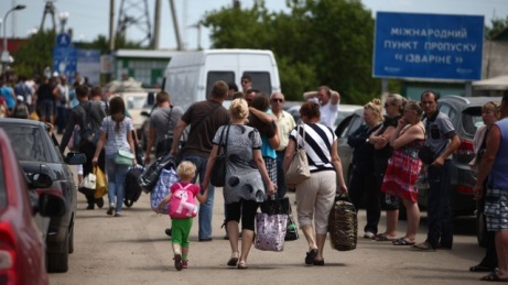 Число украинцев, желающих покинуть страну, увеличилось в 14 раз