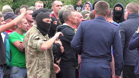 В Украине 200 копателей янтаря подрались с полицией