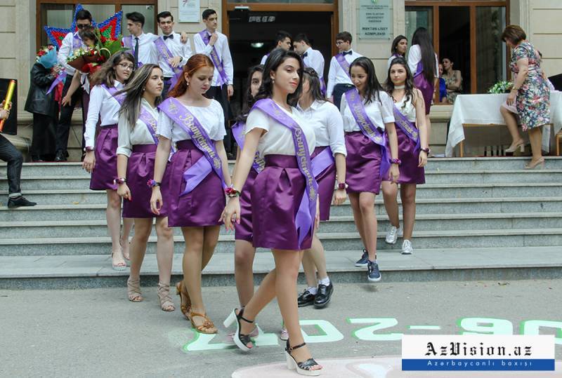 Звонки в азербайджан. Выпускники Азербайджана. Баку последние звонок. Выпускной в Азербайджане. Последний звонок в Азербайджане.