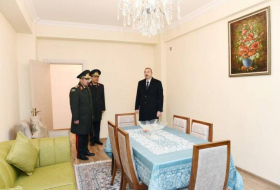 Ильхам Алиев принял участие в церемонии предоставления квартир военнослужащим - ФОТО